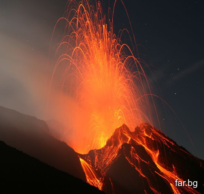 Невероятната сила на изригващ вулкан