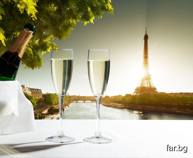 На по чаша шампанско в романтичен Париж