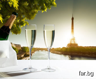 На по чаша шампанско в романтичен Париж